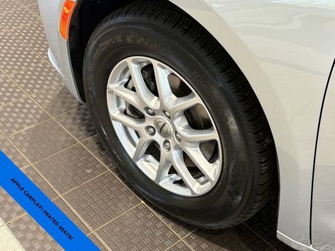 Used 2023 Chrysler Pacifica Touring-L FWD image 5