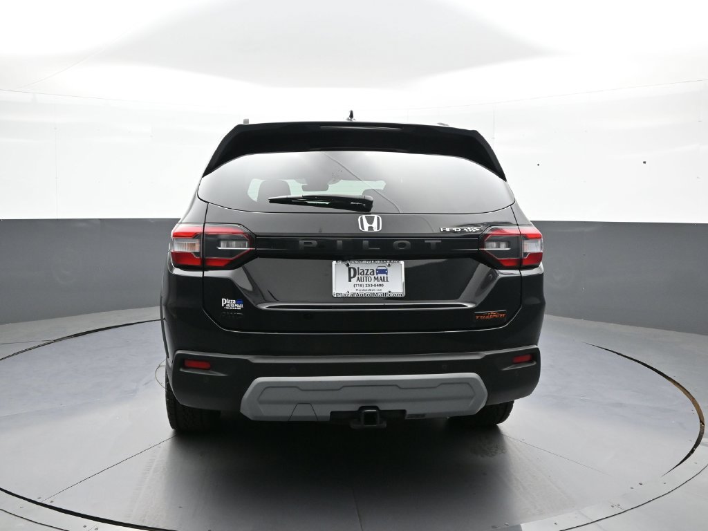 Certified 2024 Honda Pilot TrailSport image 7