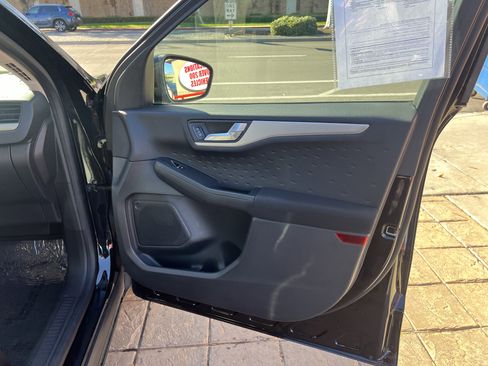 Used 2020 Ford Escape SE image 35