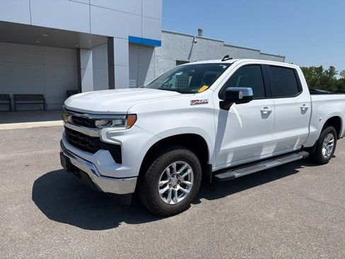 Used 2025 Chevrolet Silverado 1500 LT w/ Z71 Off-Road Package AWD/4WD image 2
