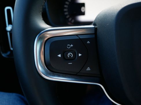 Used 2023 Volvo XC40 Recharge Ultimate AWD/4WD image 25