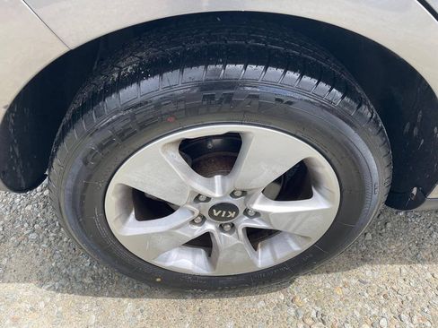 Used 2017 Kia Soul FWD image 31