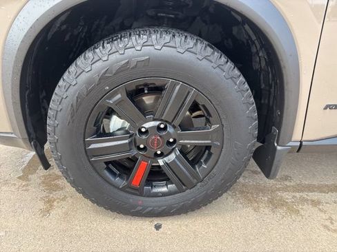 Used 2025 Nissan Rogue SV AWD/4WD image 12