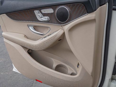 Used 2019 Mercedes-Benz GLC 300 4MATIC image 20