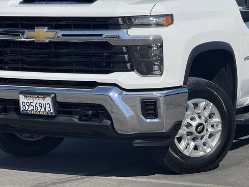 Used 2024 Chevrolet Silverado 2500 LT image 3