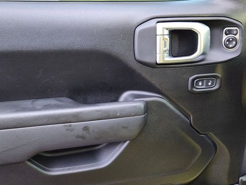 Used 2023 Jeep Gladiator Rubicon w/ Cold Weather Group image 27