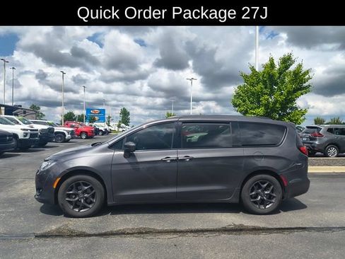 Used 2019 Chrysler Pacifica Touring-L Plus w/ S Appearance Package FWD image 8