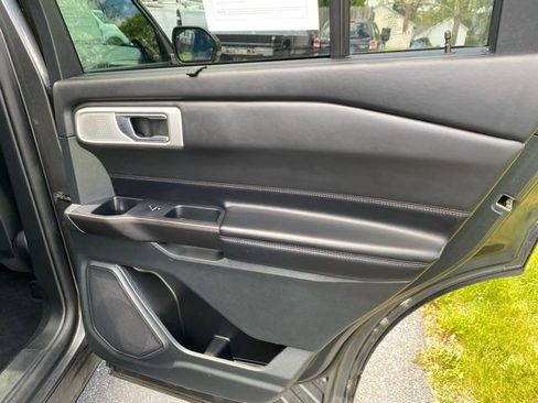 Used 2020 Ford Explorer Platinum w/ Premium Technology Package AWD/4WD image 27