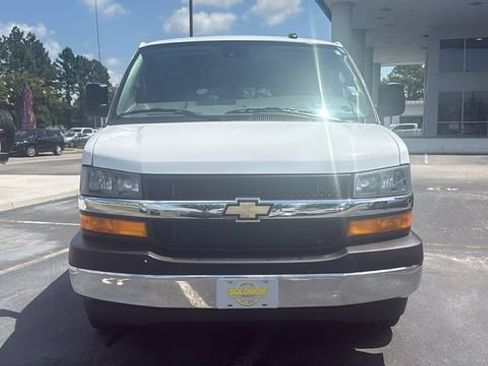 Used 2025 Chevrolet Express 3500 LT w/ LT Preferred Equipment Group RWD image 2