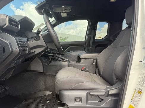 Used 2025 Toyota Tacoma SR AWD/4WD image 27