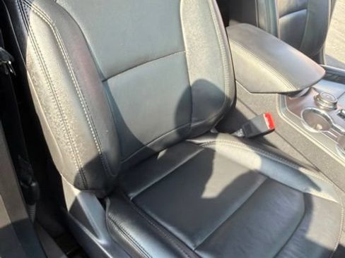 Used 2017 Ford Explorer XLT w/ Equipment Group 202A AWD/4WD image 27
