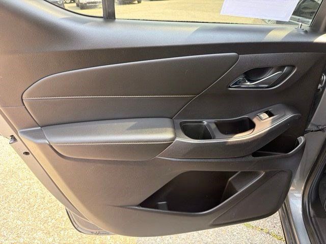 Used 2020 Chevrolet Traverse LS AWD/4WD image 14