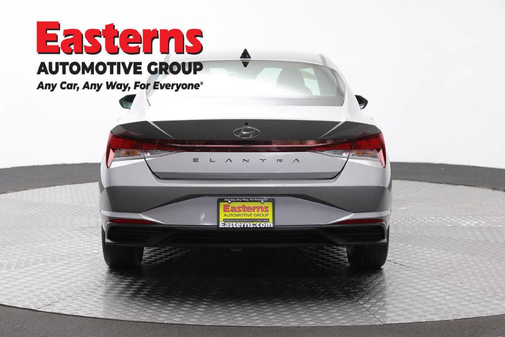 Used 2023 Hyundai Elantra SEL w/ Convenience Package FWD image 7