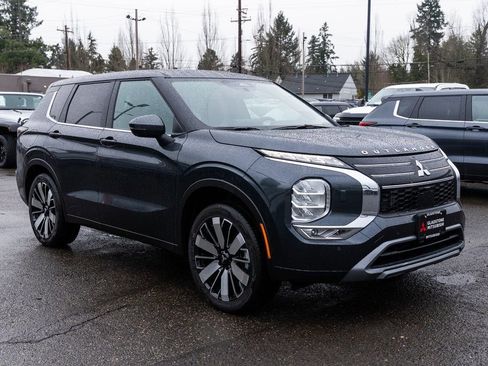 New 2026 Mitsubishi Outlander SE AWD/4WD image 1