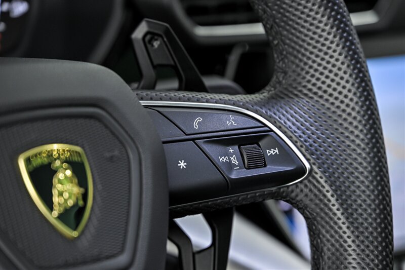 Used 2021 Lamborghini Urus AWD/4WD image 27