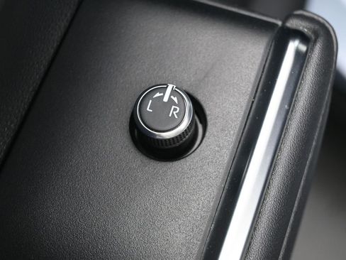 Used 2020 Toyota Highlander Limited image 12