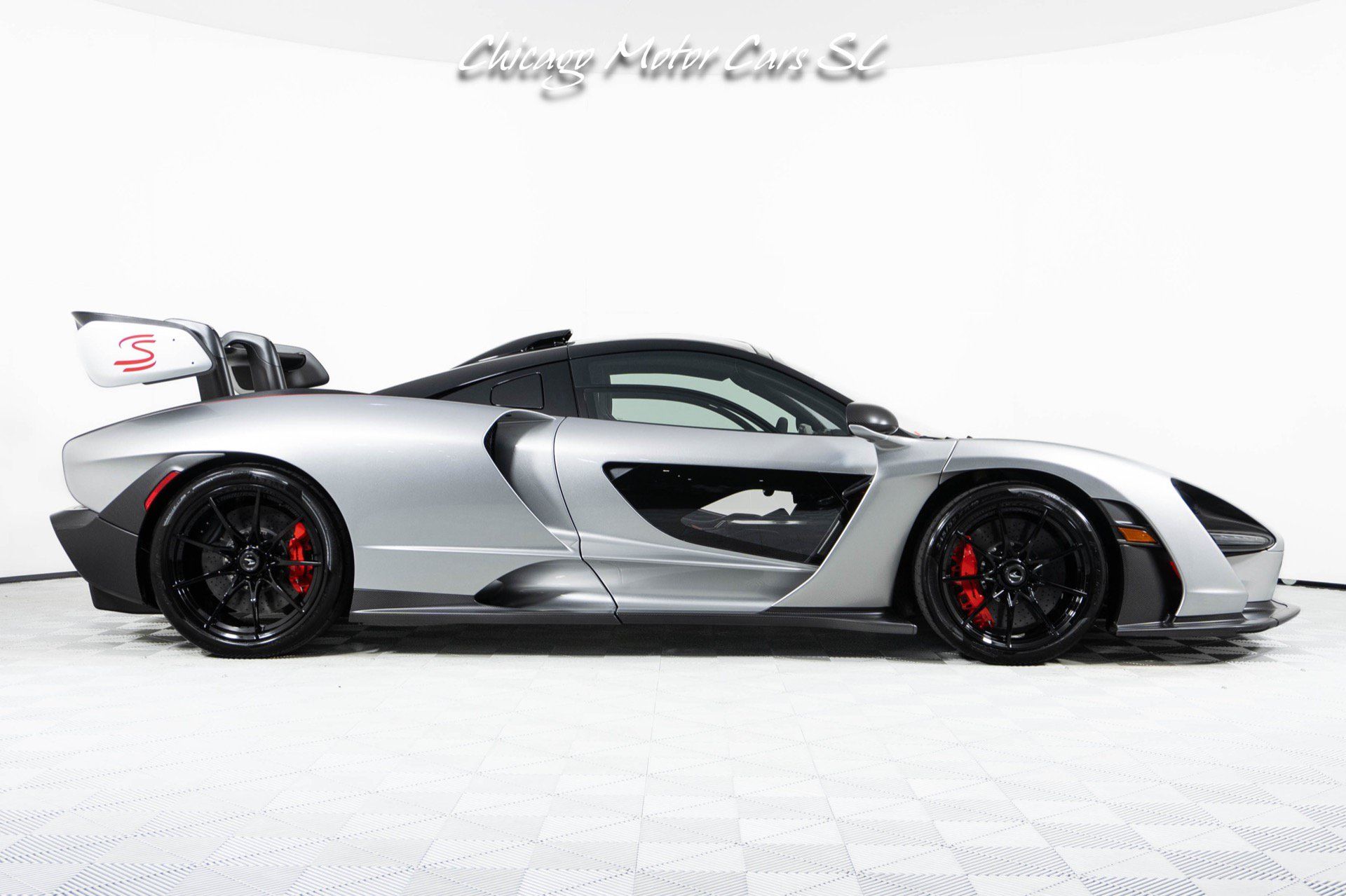 Used 2019 McLaren Senna RWD image 13