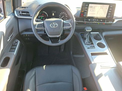 Used 2022 Toyota Sienna XSE w/ XSE Plus Package image 14