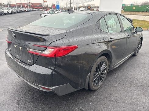 Used 2025 Toyota Camry SE image 7