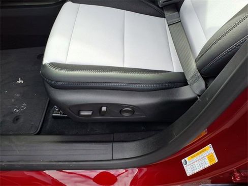 New 2026 Chevrolet Equinox EV LT image 18