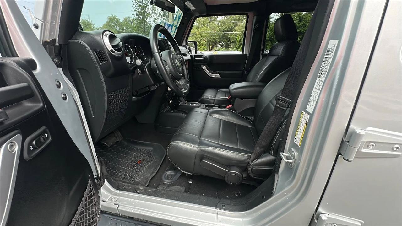 Used 2012 Jeep Wrangler Unlimited Sahara w/ Max Tow Pkg AWD/4WD image 25