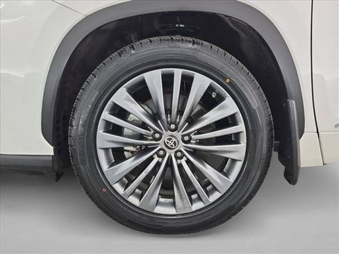 Used 2021 Toyota Highlander Platinum AWD/4WD image 28