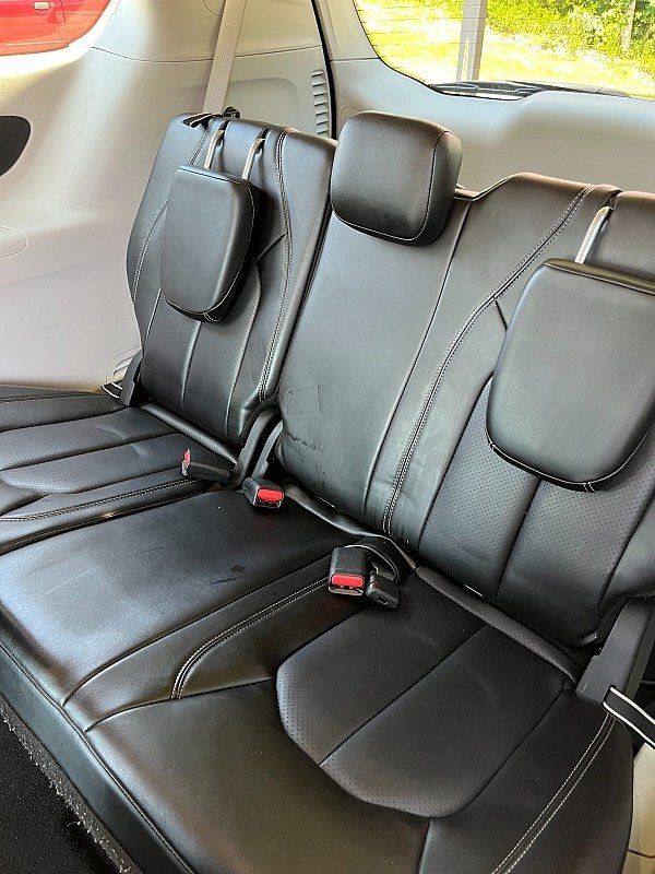 Used 2023 Chrysler Pacifica Touring-L FWD image 17