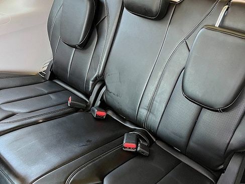 Used 2023 Chrysler Pacifica Touring-L FWD image 17