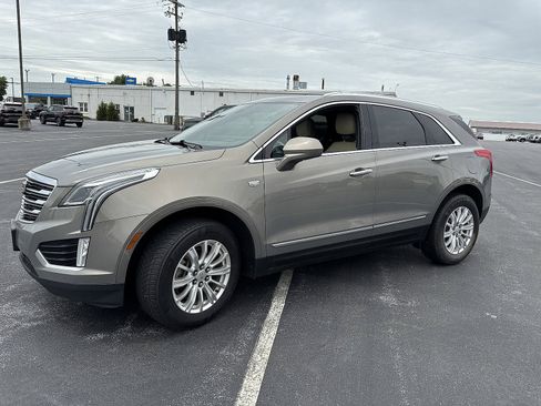 Used 2018 Cadillac XT5 Luxury w/ Driver Awareness Package AWD/4WD image 2