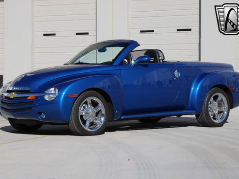 Used 2006 Chevrolet SSR w/ Preferred Equipment Group image 3