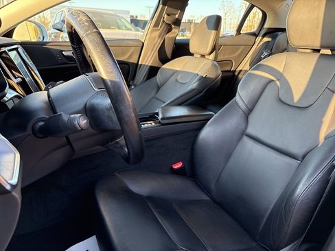 Used 2020 Volvo S60 T5 Momentum image 12