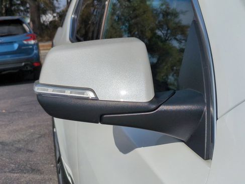 Used 2023 Chevrolet Traverse High Country FWD image 12