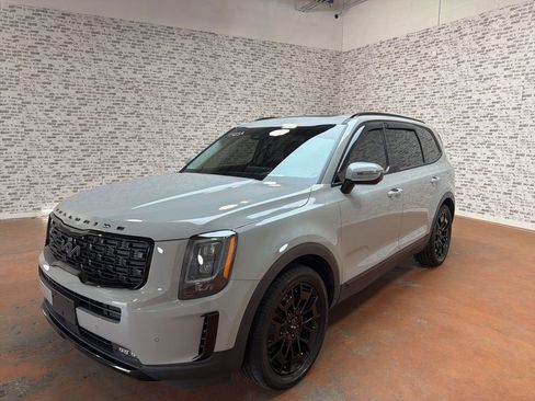 Used 2022 Kia Telluride SX w/ SX Prestige Package AWD/4WD image 3