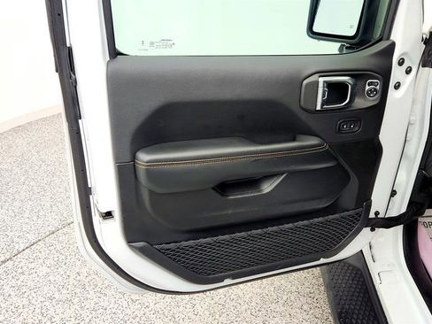 Used 2025 Jeep Wrangler Unlimited Sahara image 10