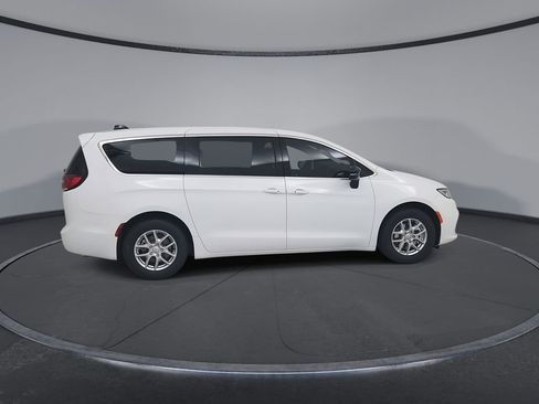 New 2026 Chrysler Pacifica Select FWD image 9