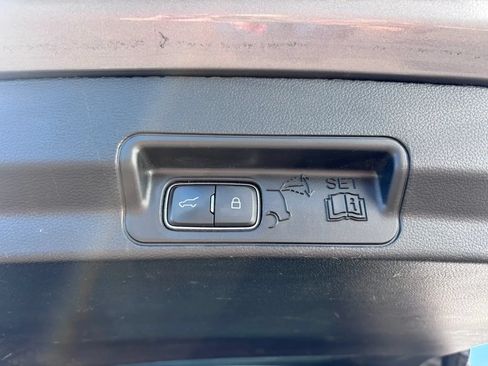 Used 2022 Ford Explorer Limited AWD/4WD image 23