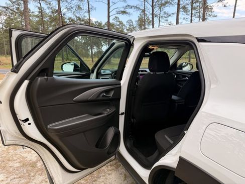 Used 2023 Chevrolet TrailBlazer LS image 26