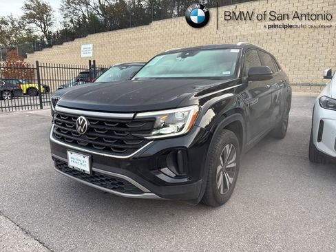 Used 2024 Volkswagen Atlas Cross Sport SE image 1