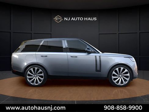 Used 2023 Land Rover Range Rover SE AWD/4WD image 3