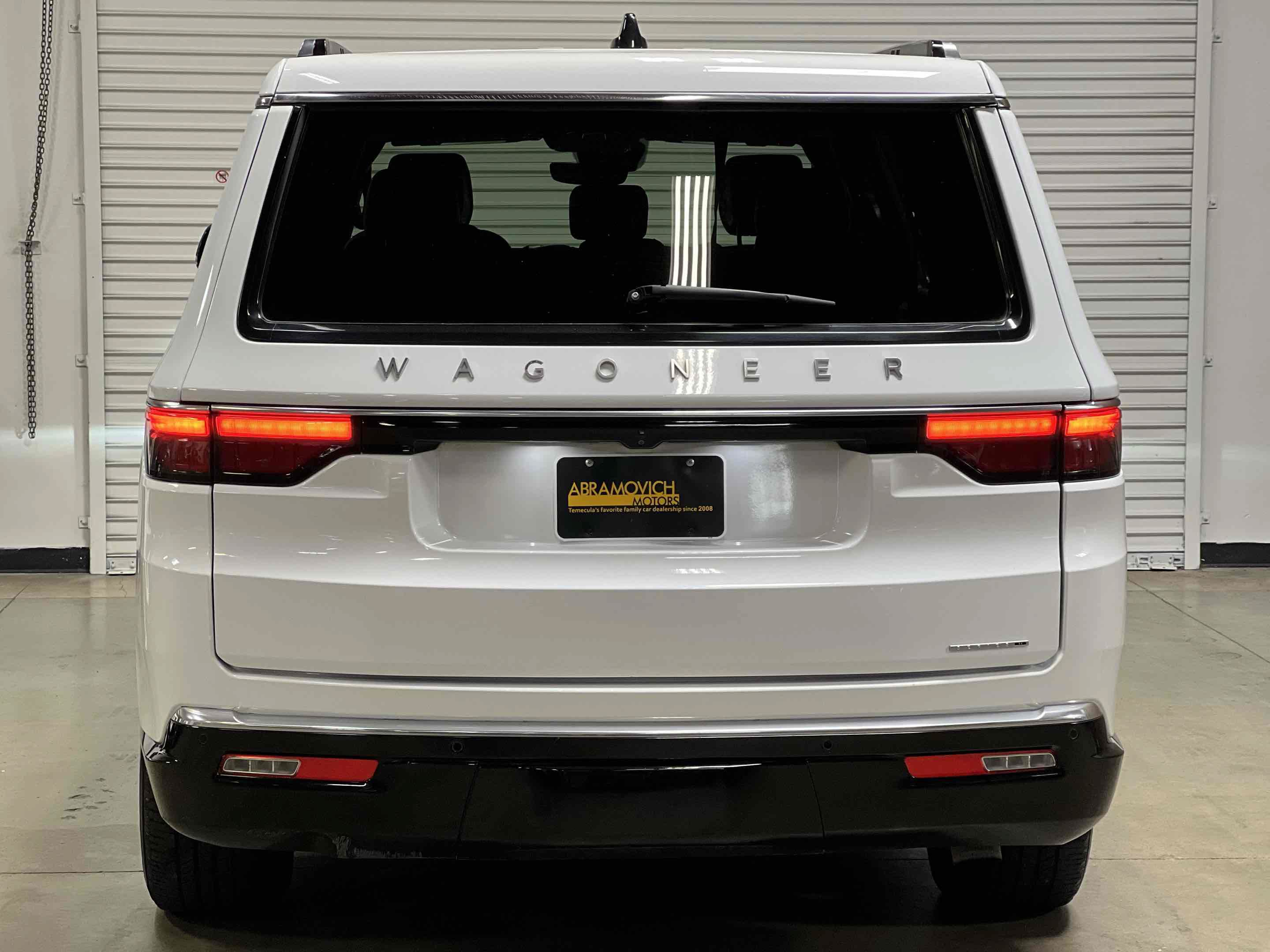 Used 2024 Jeep Wagoneer L Series II AWD/4WD image 17