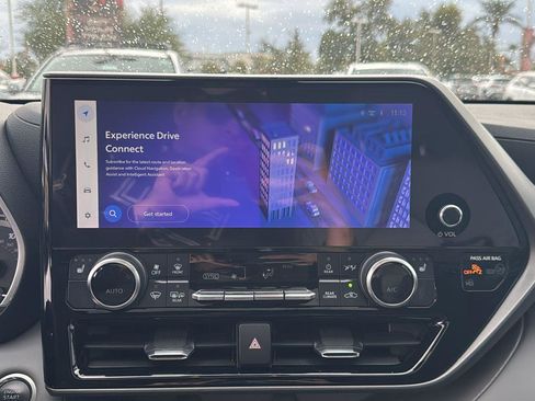 Certified 2024 Toyota Highlander XLE image 17