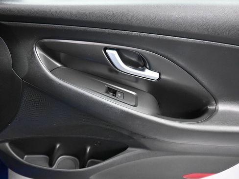 Used 2018 Hyundai Elantra GT image 37