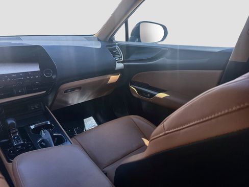 Used 2024 Lexus NX 250 FWD w/ Cold Area Package image 22