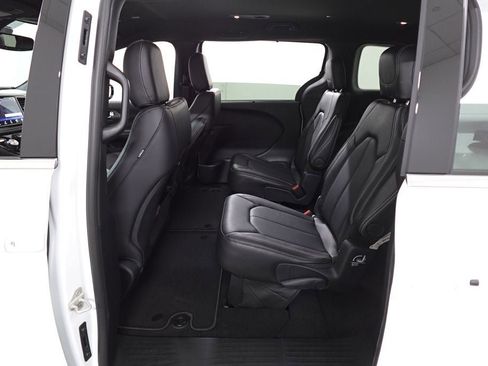 New 2026 Chrysler Pacifica Select image 22