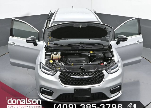 Used 2024 Chrysler Pacifica Touring-L FWD image 23
