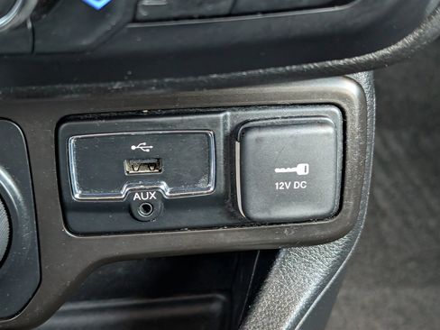 Used 2019 Jeep Renegade Latitude image 20