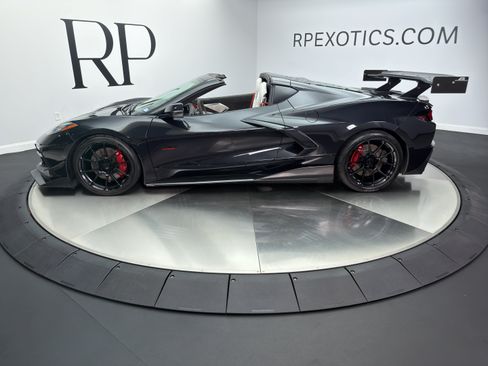Used 2023 Chevrolet Corvette Stingray Premium Cpe w/ Z51 Performance Package RWD image 3