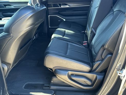 Used 2024 Jeep Wagoneer L Series II image 21