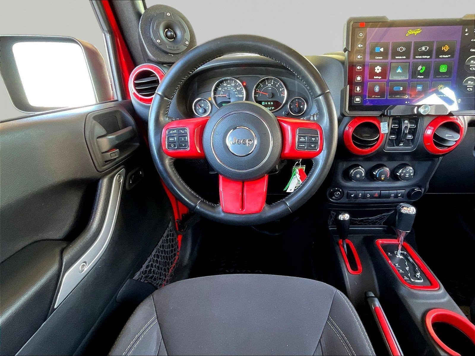 Used 2017 Jeep Wrangler Unlimited Sahara w/ Connectivity Group AWD/4WD image 8
