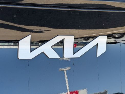 Used 2024 Kia Sportage EX image 8